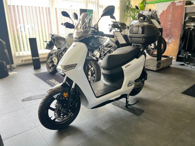 26MY LS1 EU LI 3.7 Pearl White