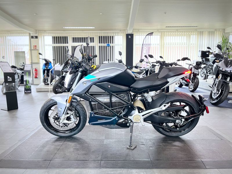 25MY FST STRT S EU LI 14.4 Silver Met A1