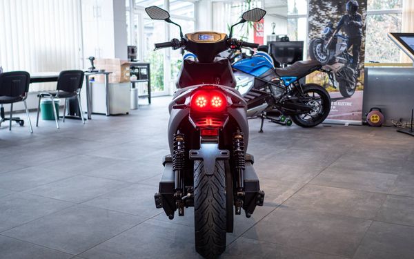 RAY 7.7 Standard, 1,8 kW Charger