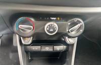 Nahaufnahme der Mittelkonsole und der Bedienelemente des KIA Picanto.