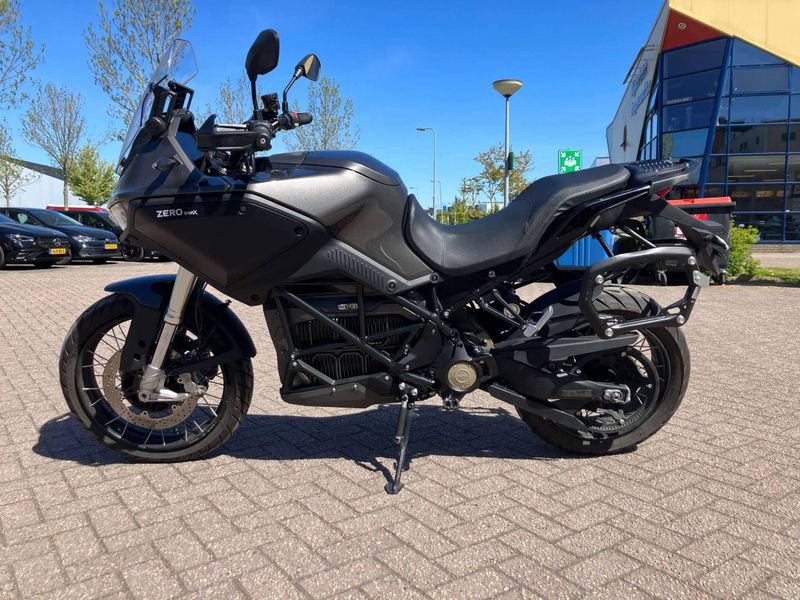 24MY FST ADVENTURE DSR/X EU ZF17.3 TUNGSTEN