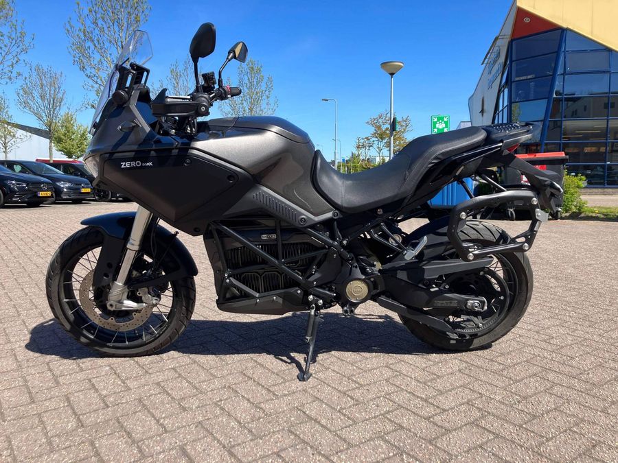 24MY FST ADVENTURE DSR/X EU ZF17.3 TUNGSTEN
