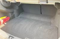 Offener Kofferraum eines Mercedes-Benz C180.