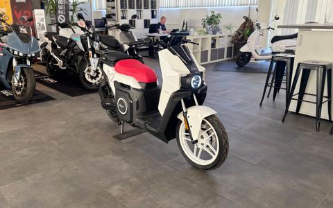 Silence S02 MY26 White (Red Seat) Demo