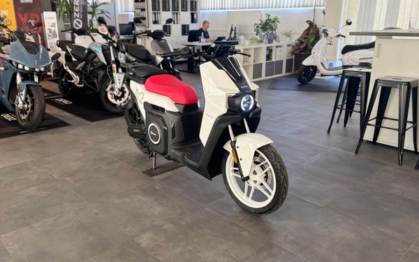 Silence S02 MY26 White (Red Seat) Demo