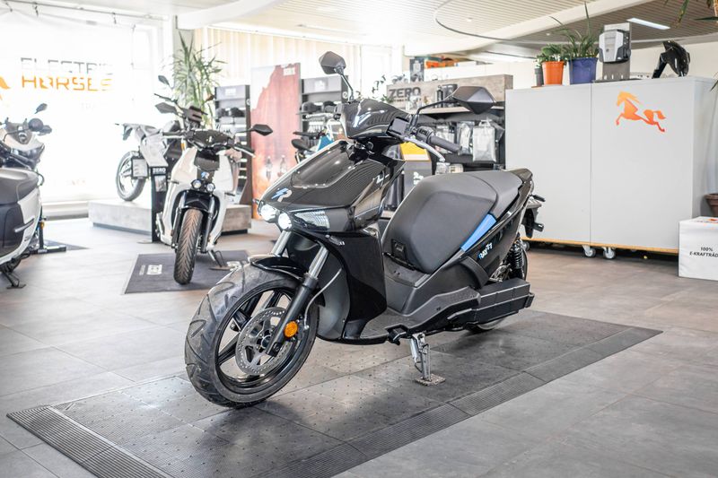 7.7 Advance Metallic Dark 1,8 kW TYP2
