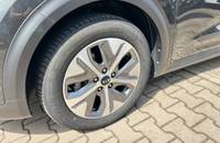 Nahaufnahme des KIA E-Niro Rads und Reifens.