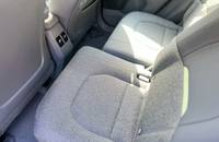 Innenraumansicht des KIA EV2 mit Fokus auf die vorderen Sitze.