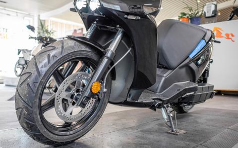 RAY 7.7 Advance Metallic Dark 1,8 kW TYP2