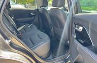 Blick in den Innenraum des KIA E-Niro Electric durch die offene Fahrertür.