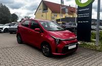 Roter KIA Picanto vor dem Autohaus Richter & Zech.