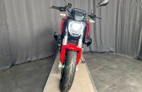Frontalansicht des roten und schwarzen E-Motorrads ZERO 27MY FST STREET.