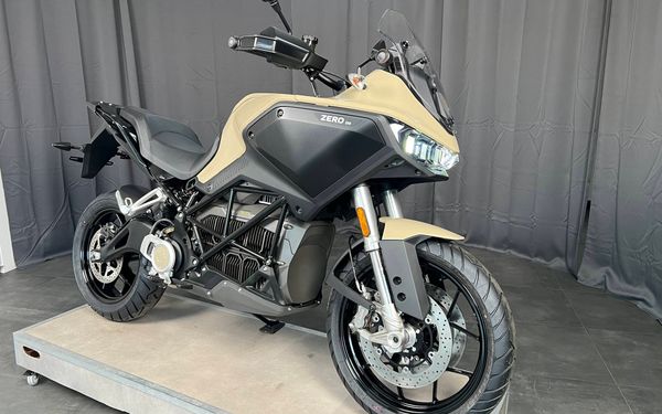 ZERO 27MY FST ADV DS EU LI15.6+ QUICKSAND
