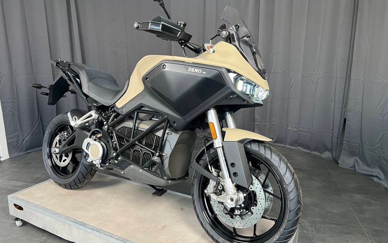 ZERO 27MY FST ADV DS EU LI15.6+ QUICKSAND