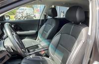 Innenansicht des KIA E-Niro Electric mit schwarzen Sitzen und Lenkrad.