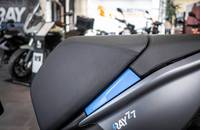 Detailansicht des grauen Heckbereichs und des Sitzes des RAY 7.7.