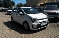 Weißer KIA Picanto auf einem Parkplatz vor dem Autohaus Richter & Zech.