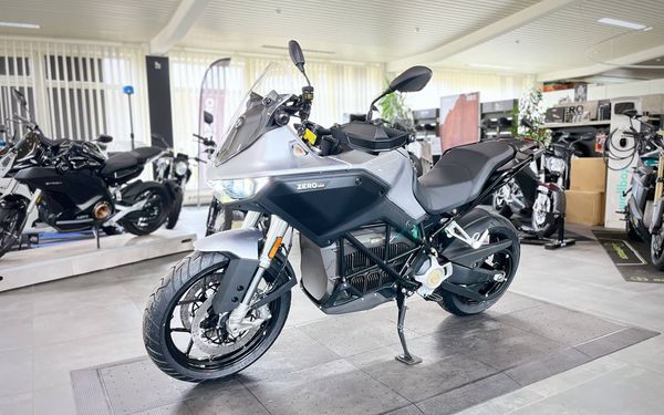 ZERO 24MY FST Adventure DSR EU ZF 15.6+