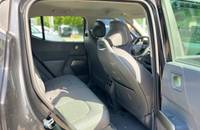 Innenraumansicht des KIA EV2, die das Cockpit, die Sitze und das Armaturenbrett zeigt.