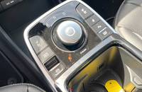 Mittelkonsole und Schalthebel eines KIA E-Niro Electric.