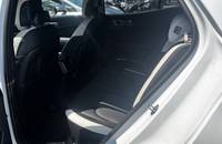 Innenansicht des KIA Sportage mit Sitzen und Türverkleidung.